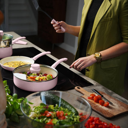 Hapjespan Inductie - 3100ml - Speciale Anti-Aanbak Coating - Ergonomische Koudgrepen - Gerecycled Aluminium - Roze